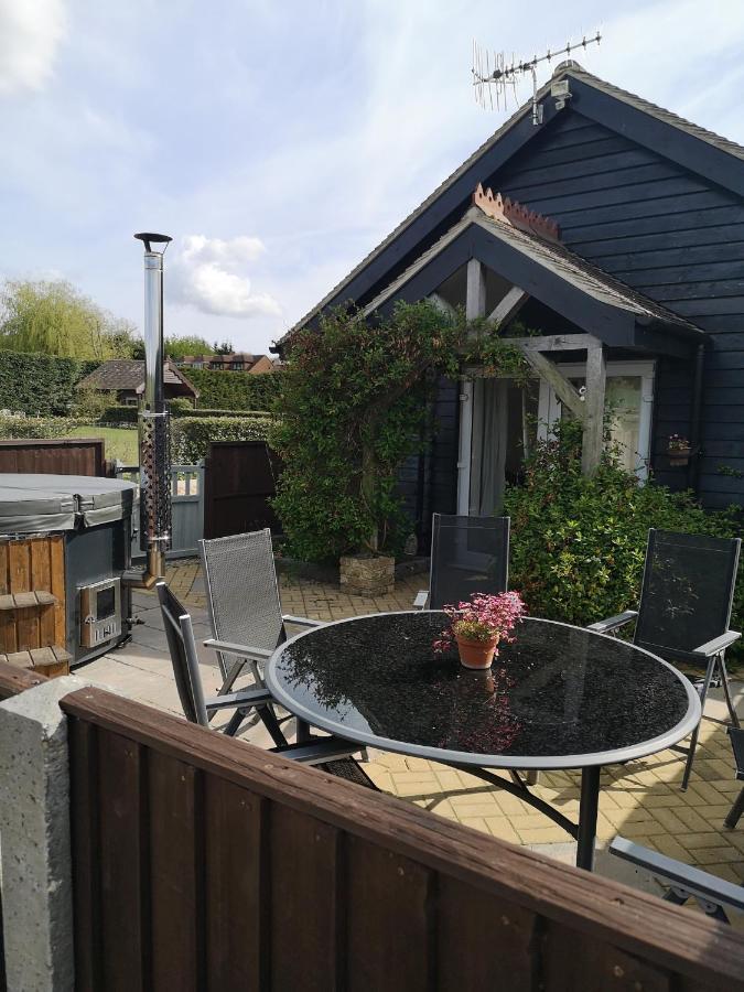 Oak Cottage With Private Log Fired Hot Tub Maidstone Eksteriør billede