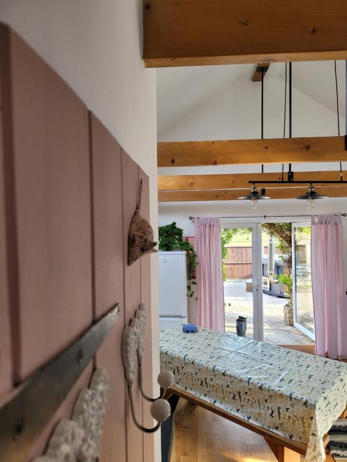 Oak Cottage With Private Log Fired Hot Tub Maidstone Eksteriør billede